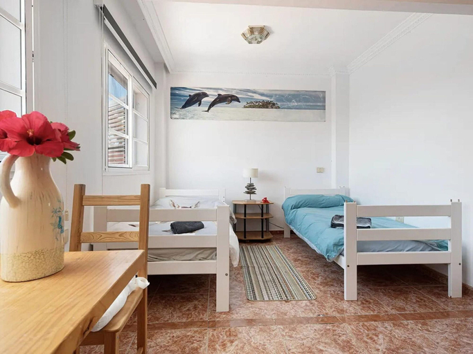 Room 3, Holiday Home in Puerto Near Playa Jardin, Santa Cruz de Tenerife