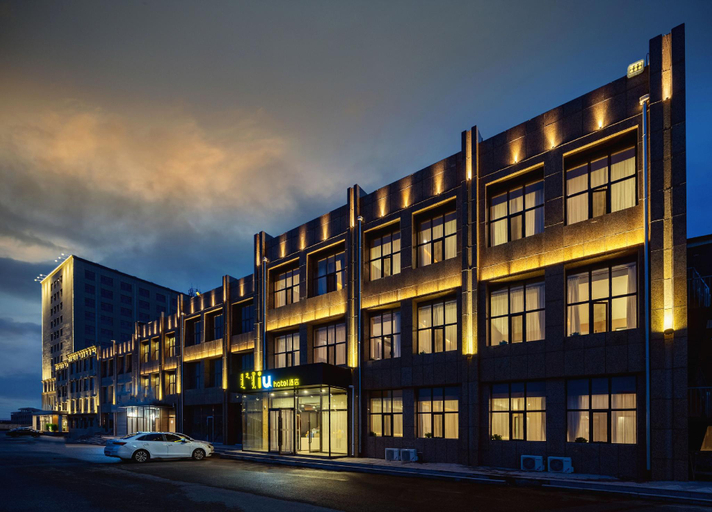 Exterior & Views