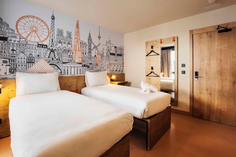 Bedroom 3, easyHotel Madrid Alcala, Madrid