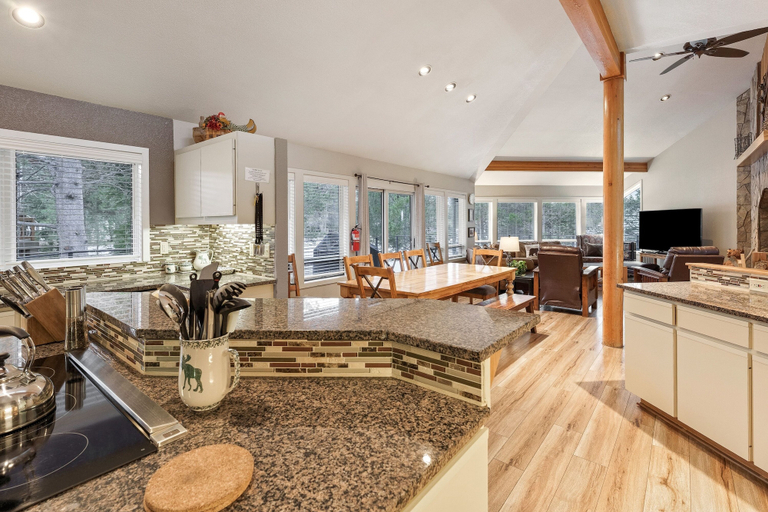 Food & Drinks 5, Tan Oak 15 4 Bedroom Home, Deschutes