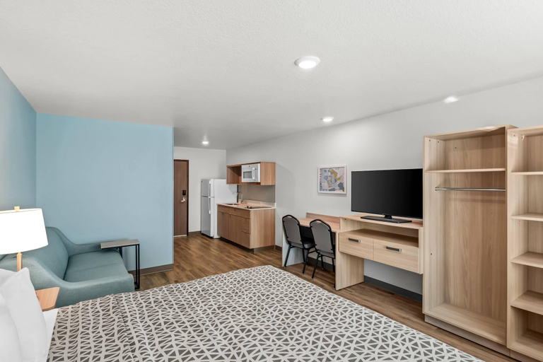 Room 5, WoodSpring Suites Palm Springs – West Palm Beach, Palm Beach