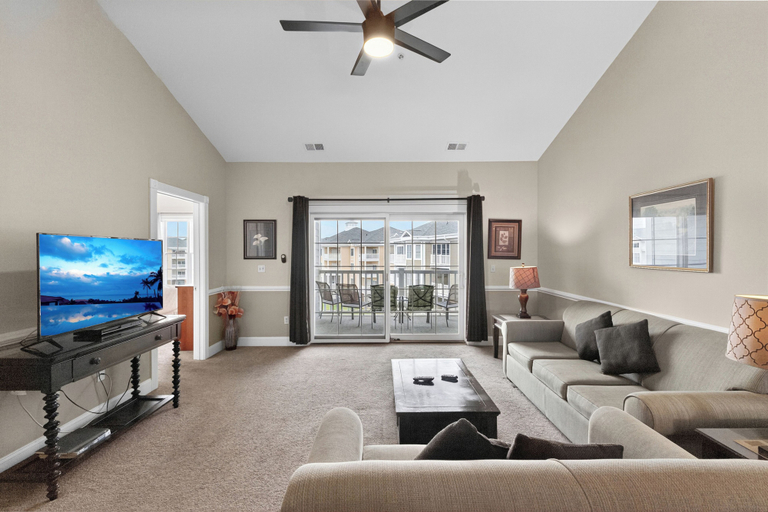 Interior 4, Magnolia Pointe Luster Leaf 4895-403, Horry