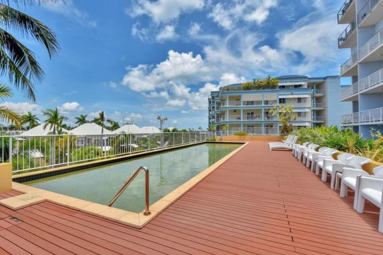 Room 4, Zen Marina Rooftop Huge Balcony BBQ Sunsets, Larrakeyah