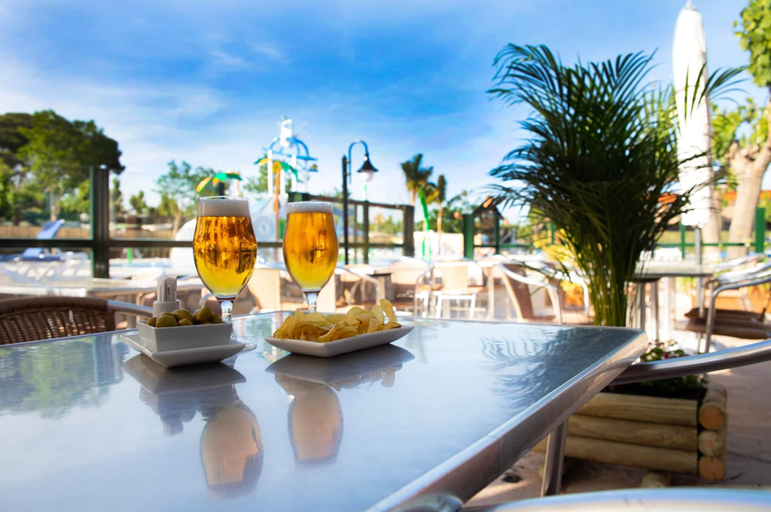 Food & Drinks 5, Home Stay Steps From Sand, Tarragona