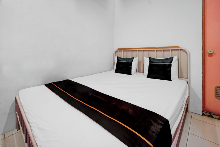 Room 5, Hotel O Jasmine Guest House, Blitar