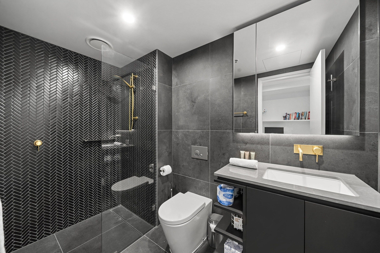 Bathroom 5, Bright Unit With Secure Parking and Garden Access, Canberra