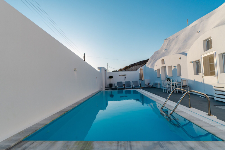 Pool 5, Fira-cave-sleeps 10-parking-pool-breakfast, South Aegean