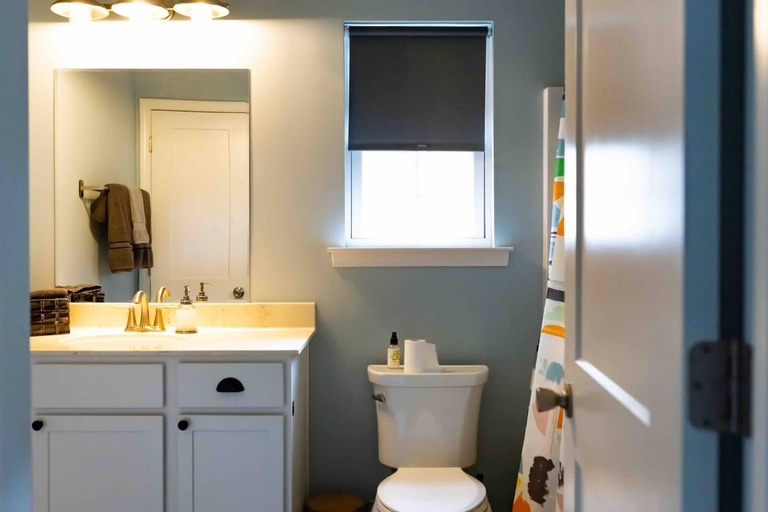 Room 1, Clean & Serene House + Studio - Easy On/off I-40, Shelby