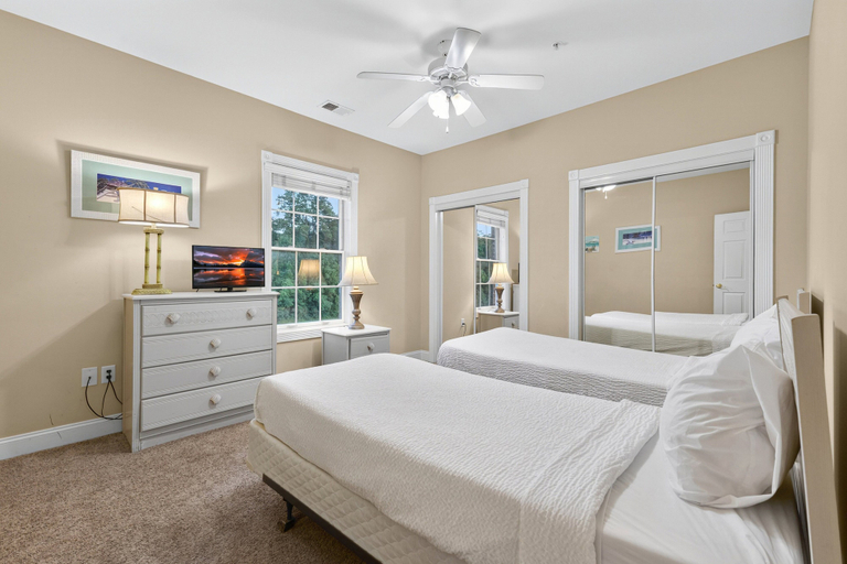 Interior 3, Magnolia Pointe Luster Leaf 4821-301, Horry