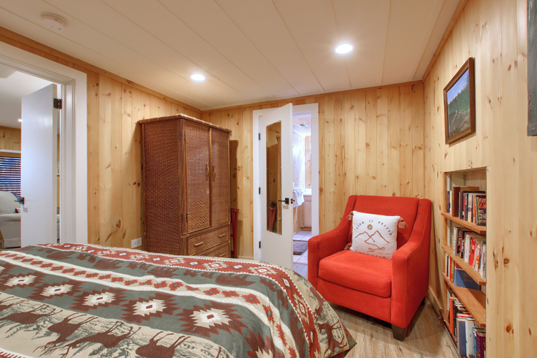 Interior 5, The Little Creek Cabin, Mariposa