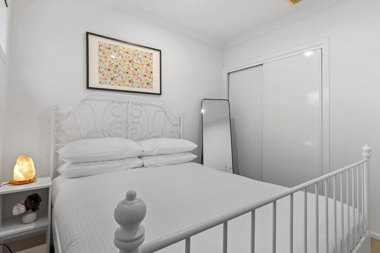 Room 5, Family Escape With Private Courtyard, Melbourne