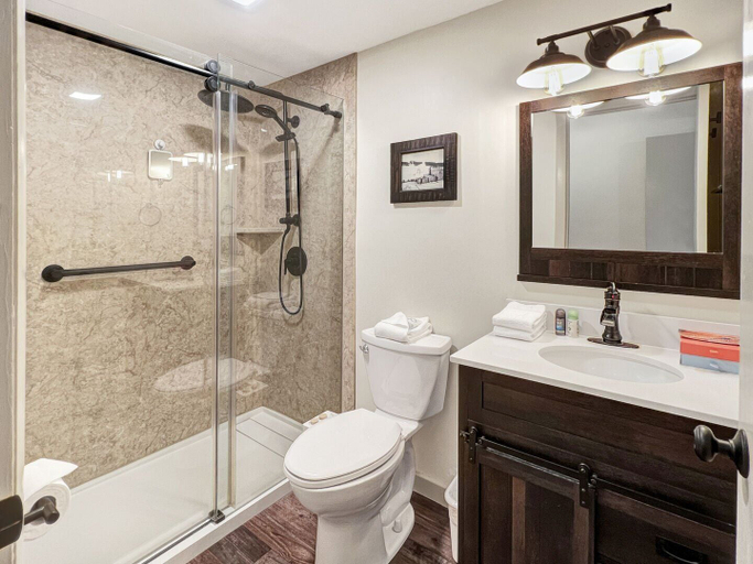 Interior 2, Mt Green 3-d10, Rutland
