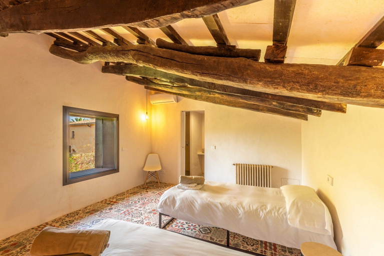 Room 5, Country House in Buger With Pool & Near Beach, Baleares