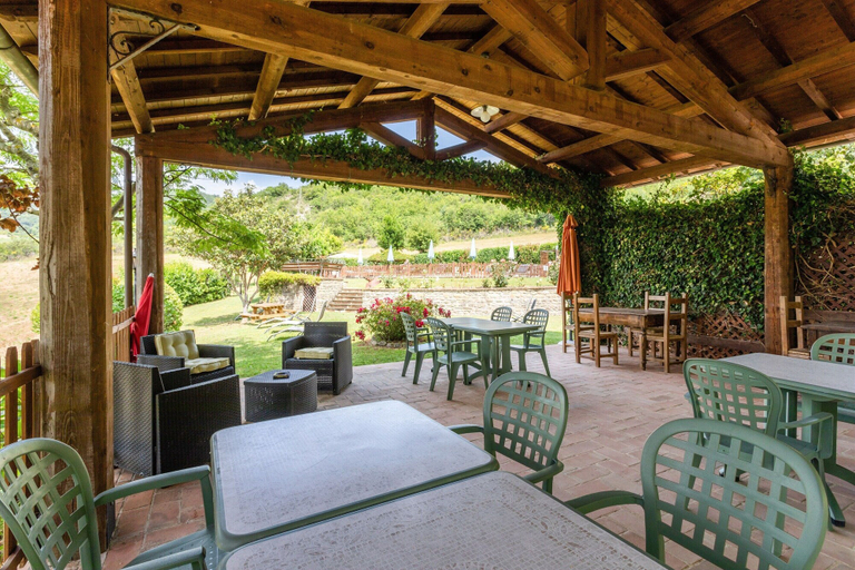 Outdoor dining 4, Majestic Villa Retreat, Perugia