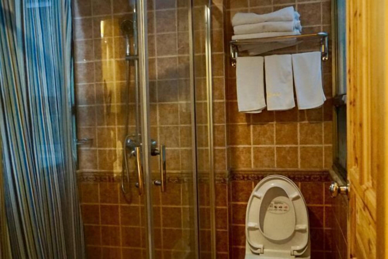 Bathroom 2, Shipu Xinxing Hotel