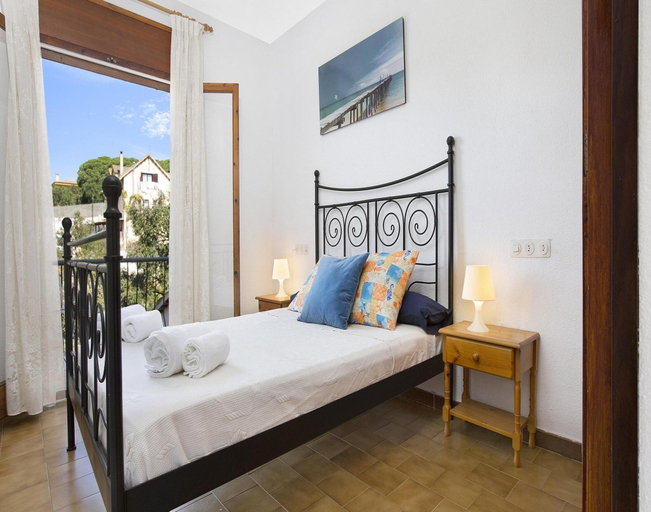 Room 3, Cozy Villa for 10 Persons, Girona
