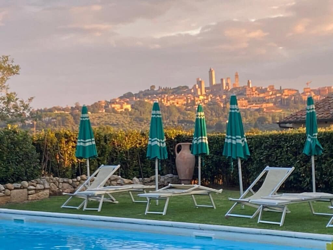 Pool 2, Casale Gregoriano, Siena