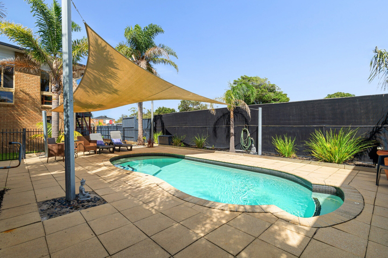 Pool 2, Spacious 4-bed Home 5-min From the Beach, Melbourne