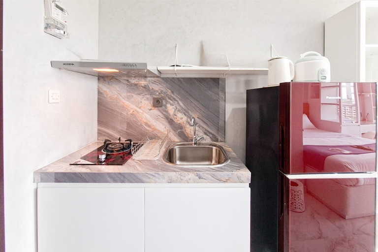 Private kitchen, Grey Style Studio At Casa De Parco Apartment, Tangerang