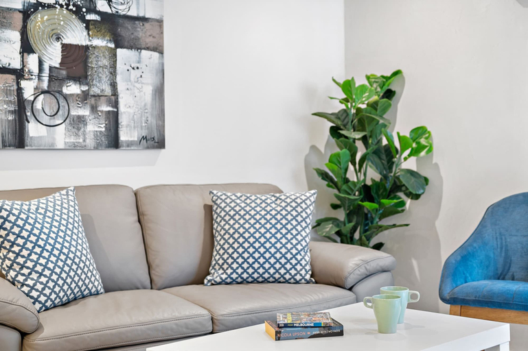 Living room 2, Bright CBD Apartment Close to Dining & Shopping, Melbourne