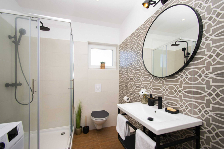 Bathroom 3, 2-bedroom Coastal Apartment in Vodice, Vodice
