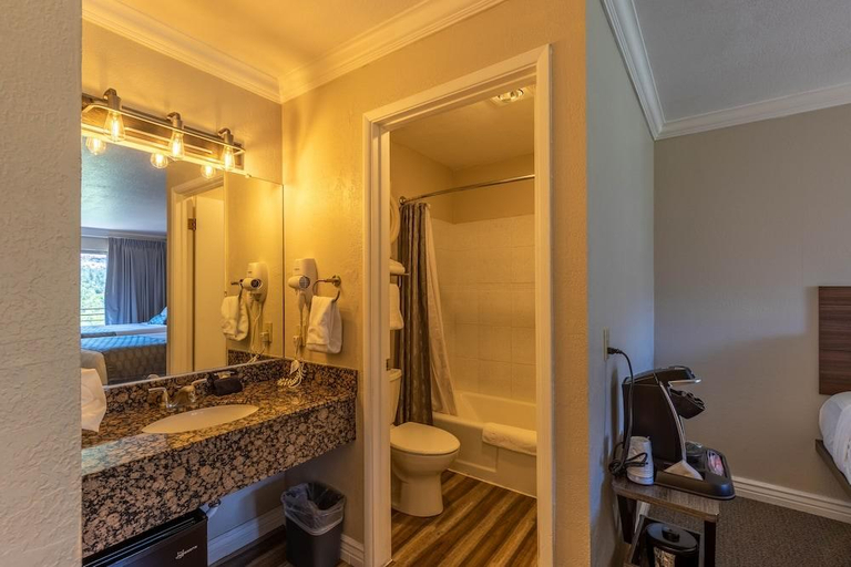 Bathroom 4, Cedars Resort, Coconino