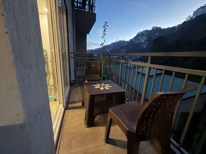Balcony 4, CDS Luxury Homestay Shimla, Shimla