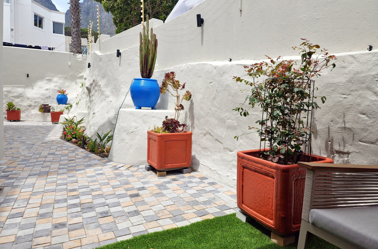 Room 3, Elegant Camps Bay Villa w Pool 150m to Beach, City of Cape Town