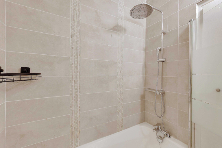 Bathroom 2, Beautiful Apartment 2br/6p - Eiffel Tower, Paris