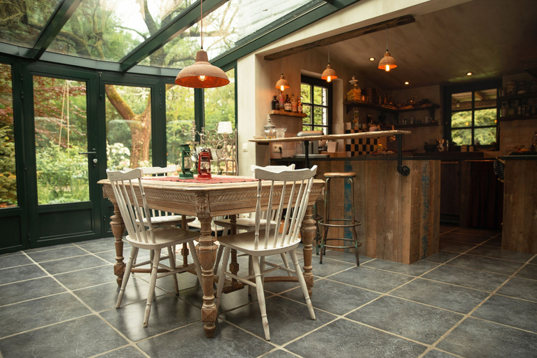 Room 3, La Petite For t Antique Countryside Greenhouse, Vlaams Brabant