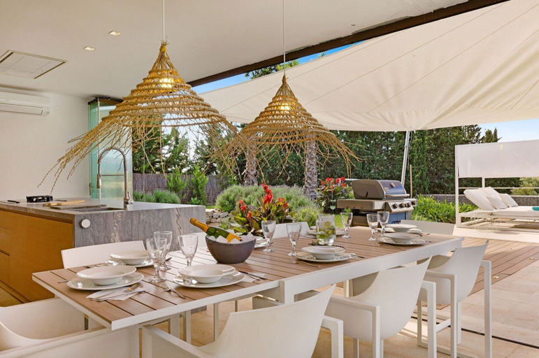 Dining 5, Country House in Mallorca With Pool and BBQ, Baleares