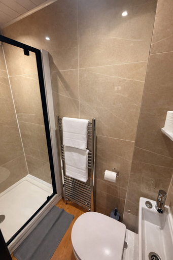 Bathroom 3, Tarleton House, Stoke-on-Trent