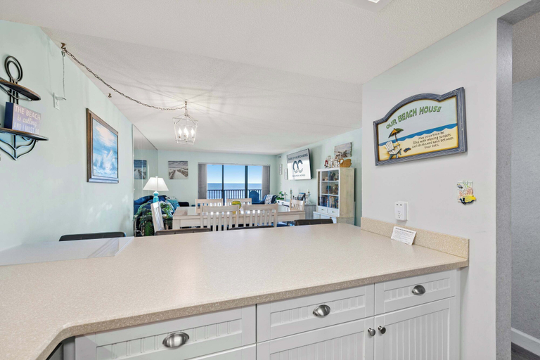 Interior 2, Mariner 1 3M Oceanfront 2BR Condo, Balcony Views & Modern Comfort, Worcester