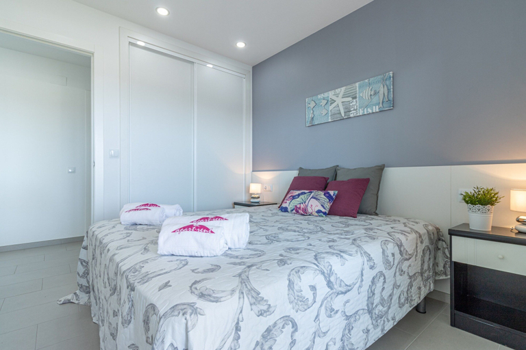 Room 3, Beachfront Apartment in Empuriabrava with Sea Views, Girona
