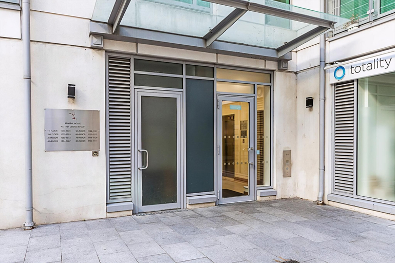 Exterior & Views 2, Modern and Minimalist Flat in Vauxhall, London