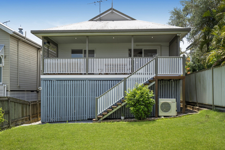 Reception 2, Bright 3-bed Home in Leafy Annerley, Annerley