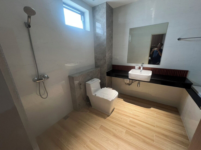 Bathroom 5, J&P Hotel Sriracha, Si Racha