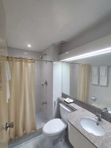 Bathroom 4, Albergo Hotel, Baguio City