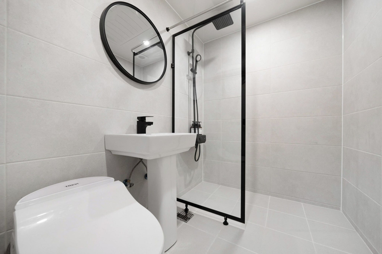 Bathroom 3, Bucheon Songnae Number 25, Gyeyang