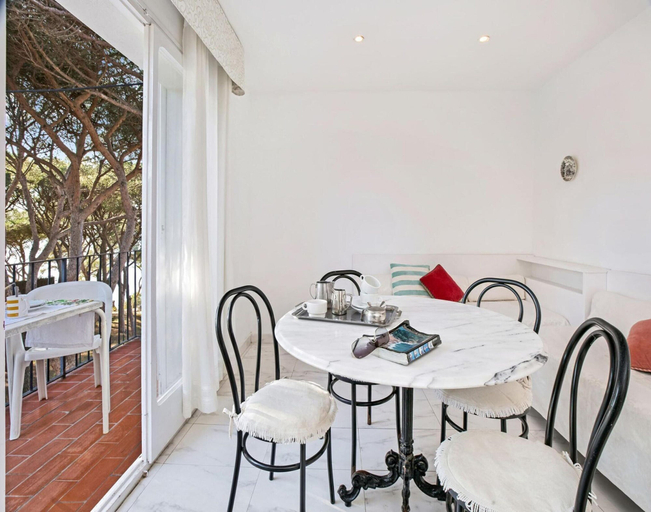 Dining 5, Apartment for 4 Persons Near Sea Beach, Girona