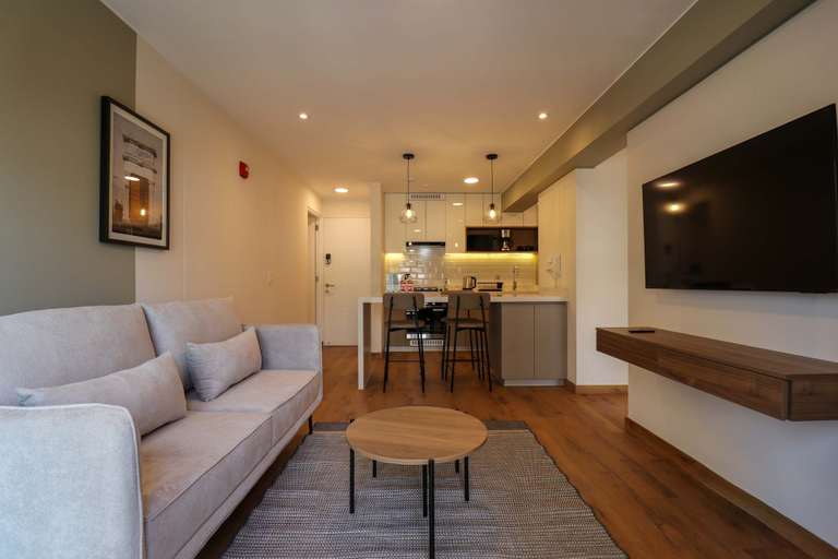 Room 2, w Tranquil 2BR w Balcony in Miraflores, Lima