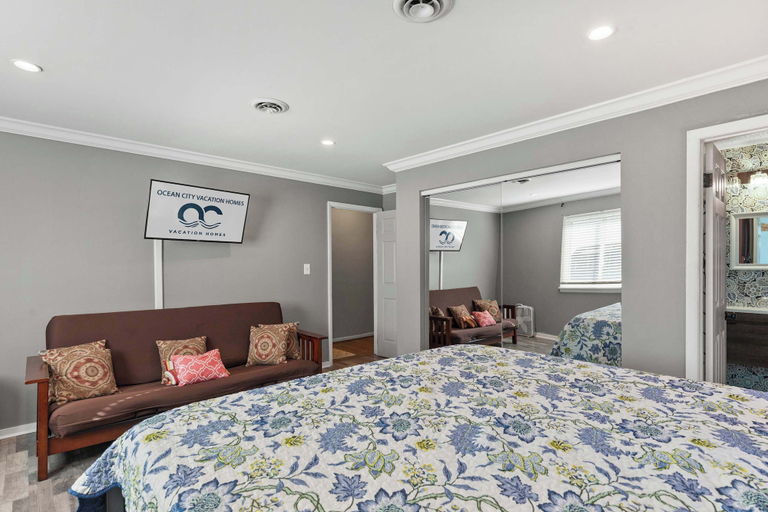 Interior 4, Eight on the Bay 2B, Worcester