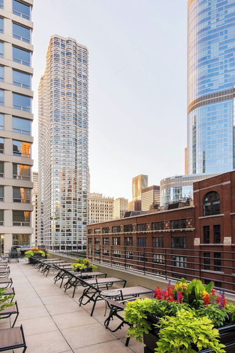 Exterior & Views 2, Courtyard by Marriott Chicago Downtown River North, Cook