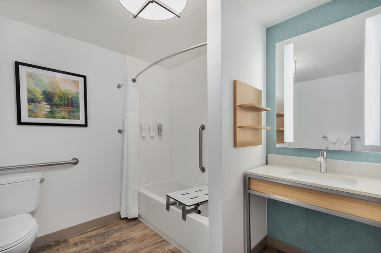 Bathroom 5, Hilton Garden Inn Wooster, Wayne
