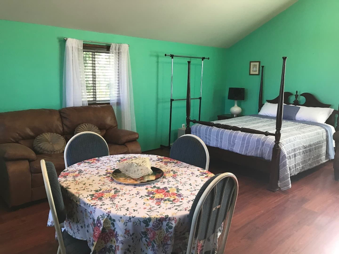 Room 3, The Orchard Suite in Shady Cove, Jackson