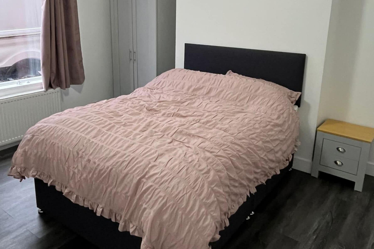 Room 4, 2 Bed Flat - Sleeps 3 - Parking - Wifi, South Tyneside
