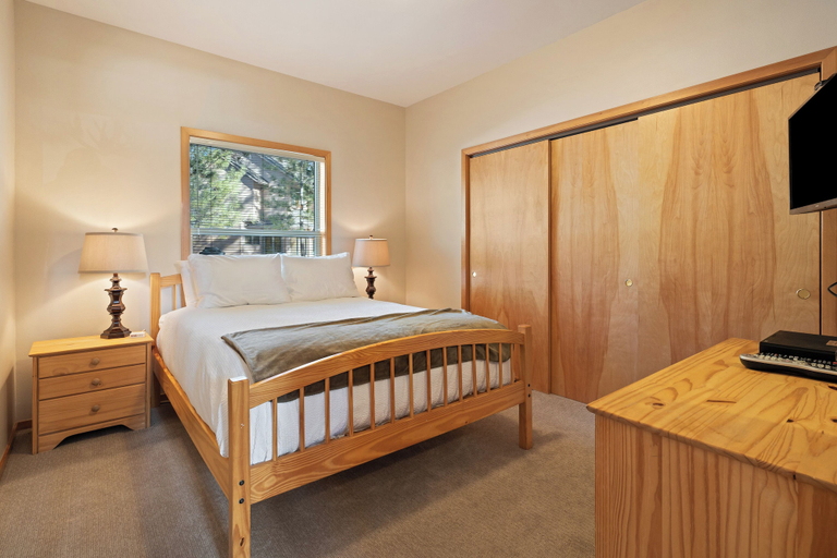 Interior 1, 4 Umpqua, Deschutes