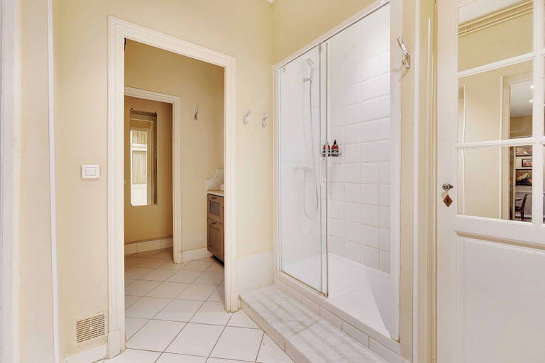 Bathroom 3, Historic Elegance in the Heart of Marais - 6p/2br, Paris