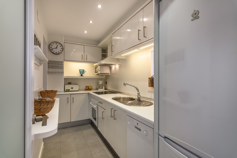 Private kitchen 4, Serene Apartment by the Beach, Huelva