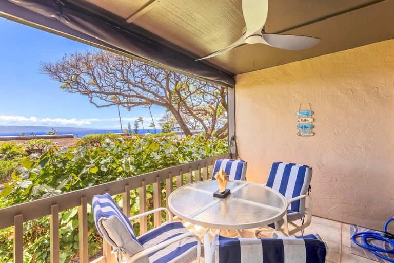 Room 5, Ocean View Kaanapali Condo w 2 Lanais Loft AC Pool Walk to Beach, Maui